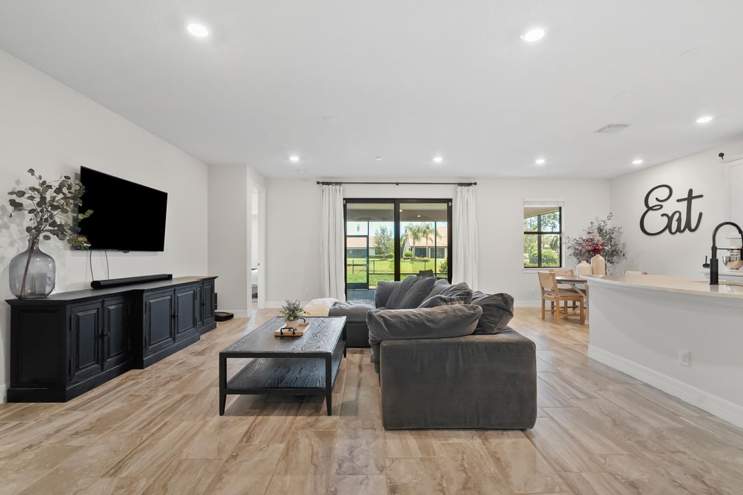 Active With Contract: $599,000 (4 beds, 3 baths, 2503 Square Feet)