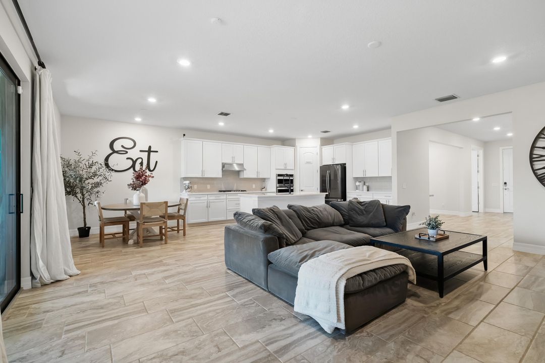 Active With Contract: $599,000 (4 beds, 3 baths, 2503 Square Feet)