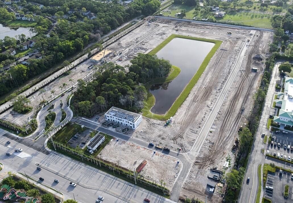 Под контрактом: $484,840 (3 спален, 2 ванн, 1550 Квадратных фут)