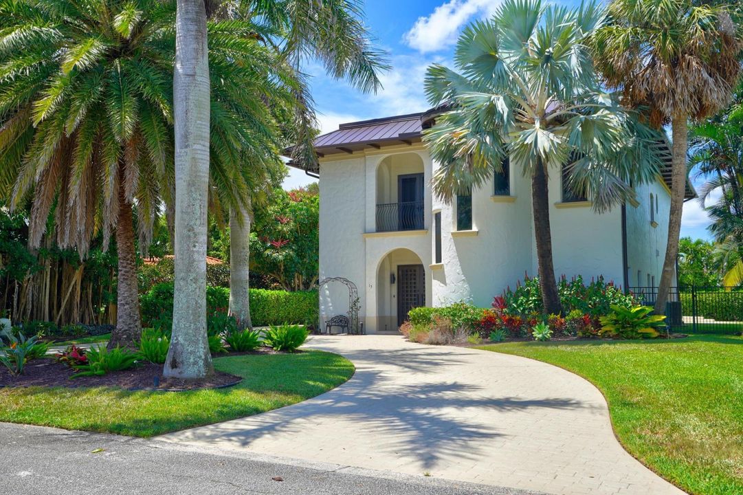 Recently Sold: $3,180,000 (3 beds, 2 baths, 3184 Square Feet)