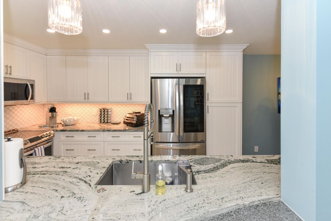 For Sale: $417,000 (2 beds, 2 baths, 1004 Square Feet)