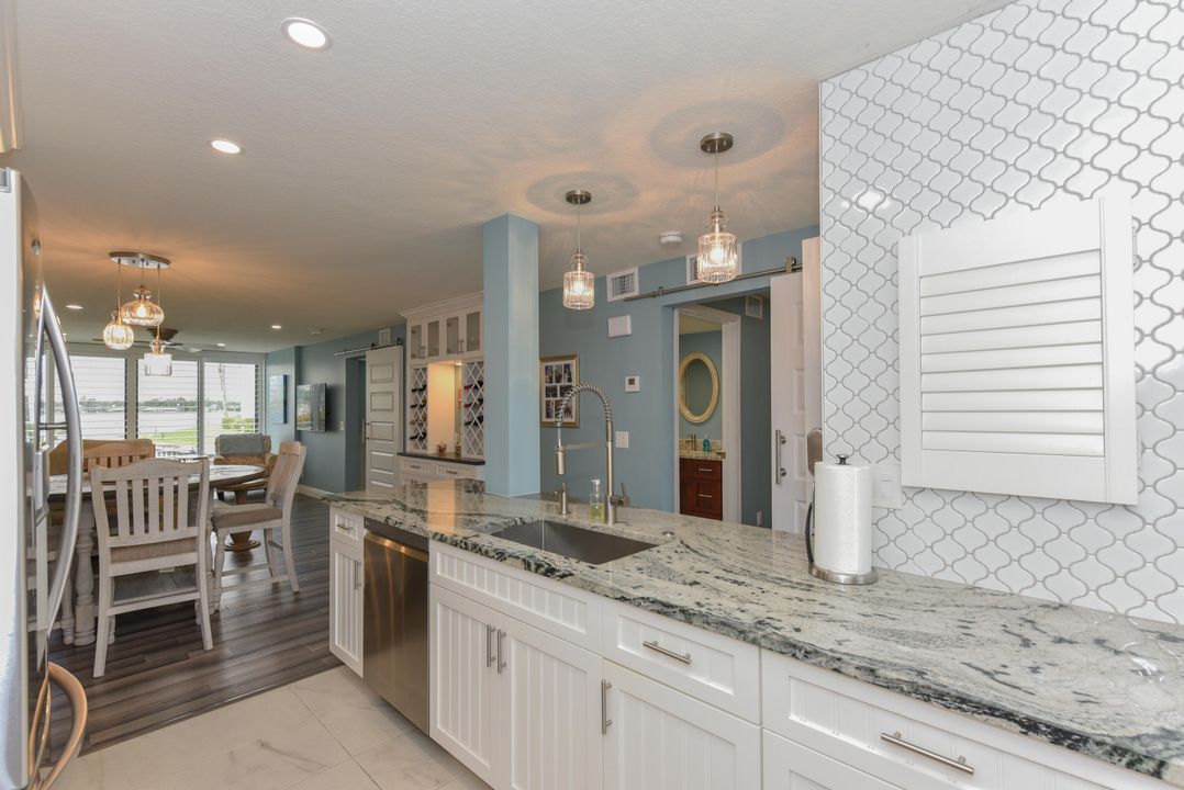 For Sale: $417,000 (2 beds, 2 baths, 1004 Square Feet)