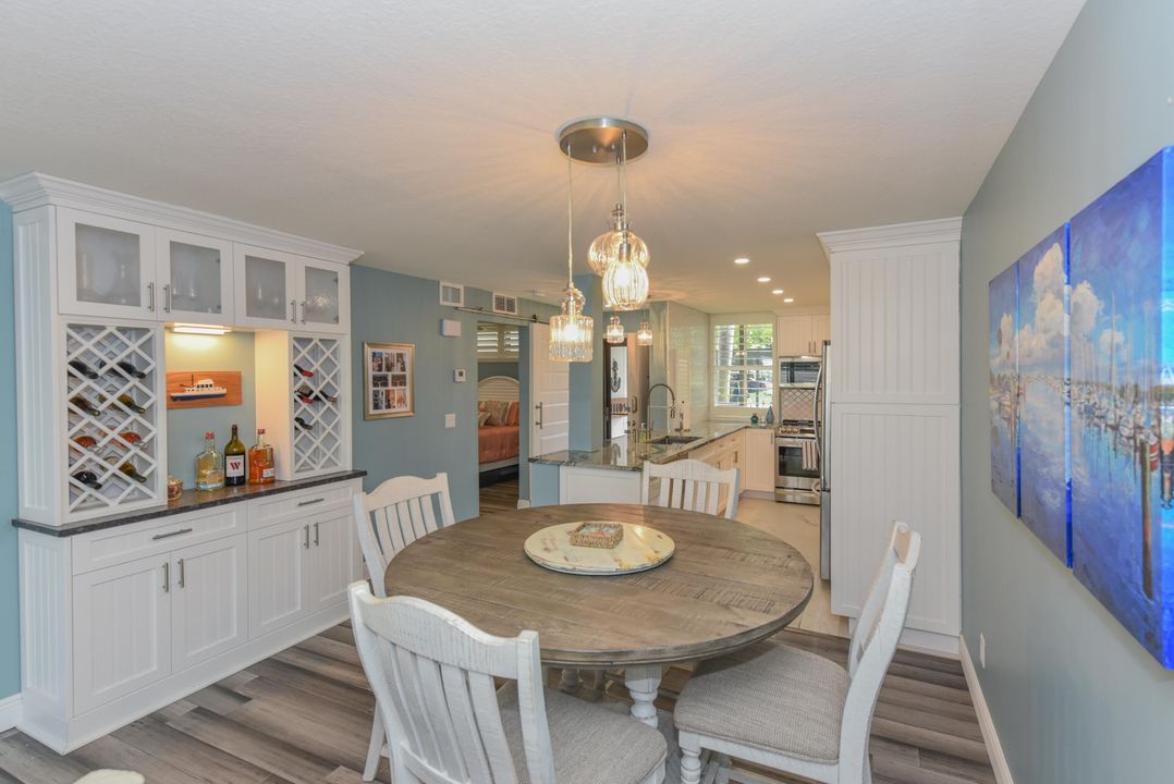 For Sale: $417,000 (2 beds, 2 baths, 1004 Square Feet)