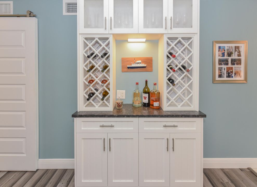 For Sale: $417,000 (2 beds, 2 baths, 1004 Square Feet)