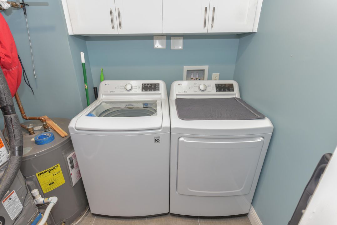 For Sale: $417,000 (2 beds, 2 baths, 1004 Square Feet)