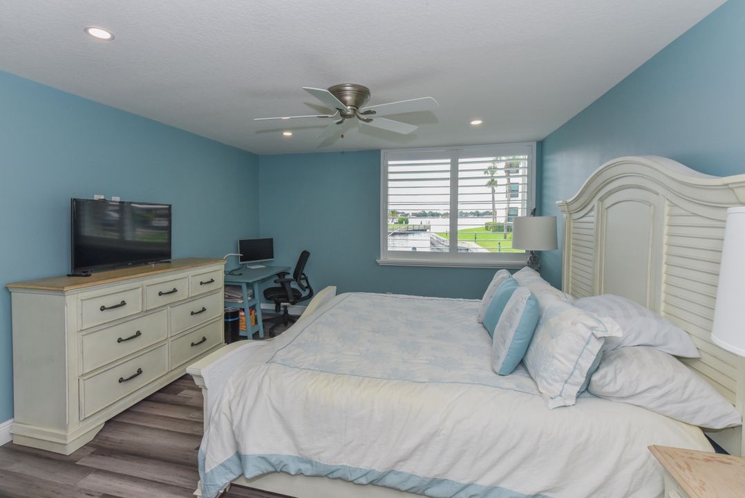 For Sale: $417,000 (2 beds, 2 baths, 1004 Square Feet)