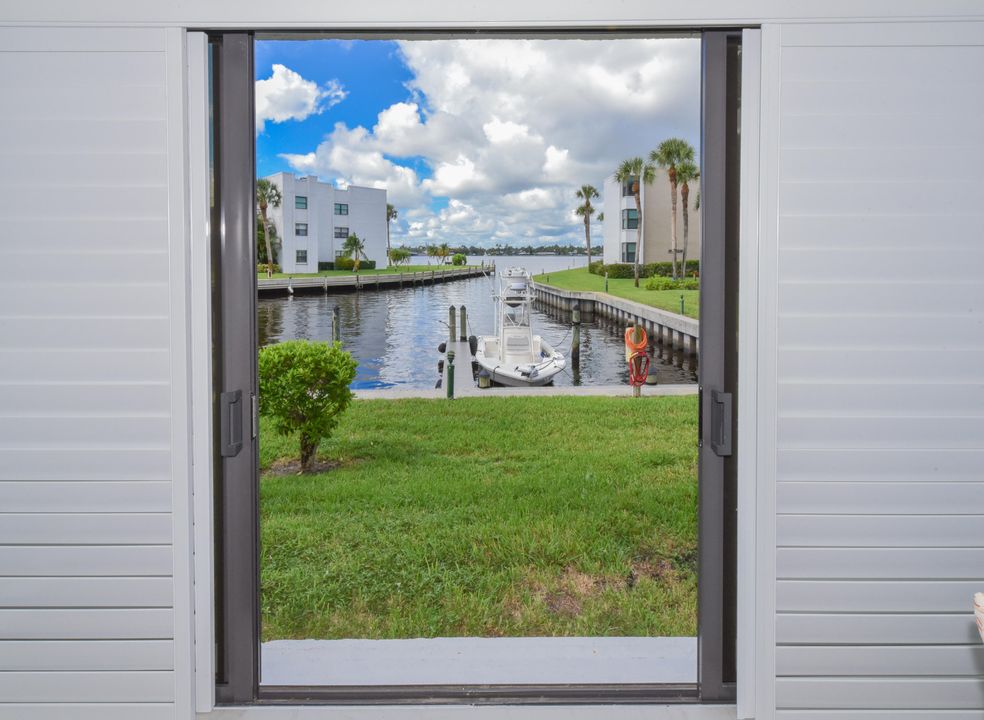 For Sale: $417,000 (2 beds, 2 baths, 1004 Square Feet)