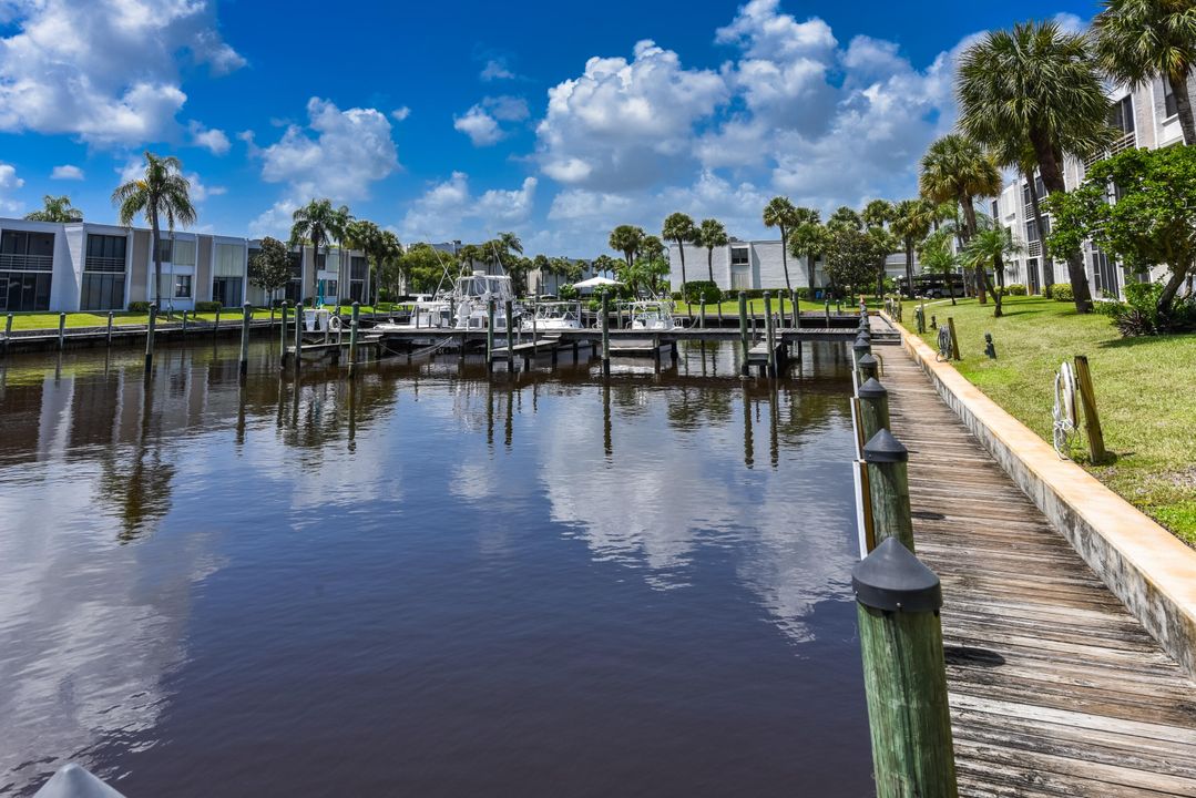 For Sale: $417,000 (2 beds, 2 baths, 1004 Square Feet)