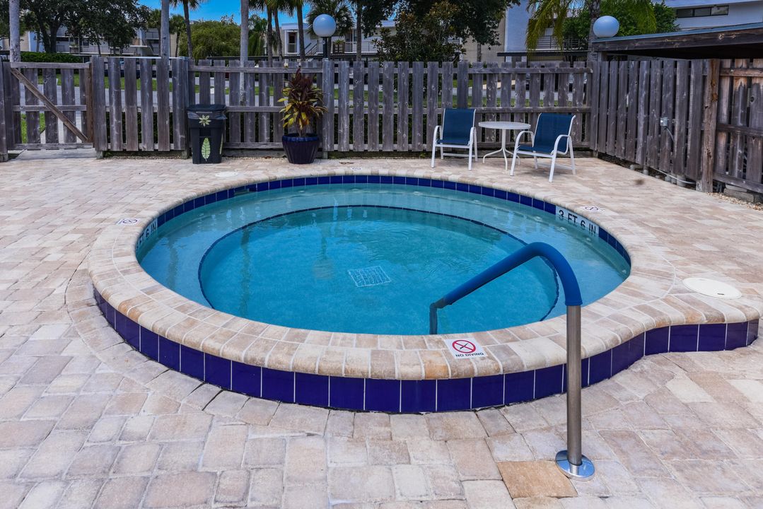 For Sale: $417,000 (2 beds, 2 baths, 1004 Square Feet)