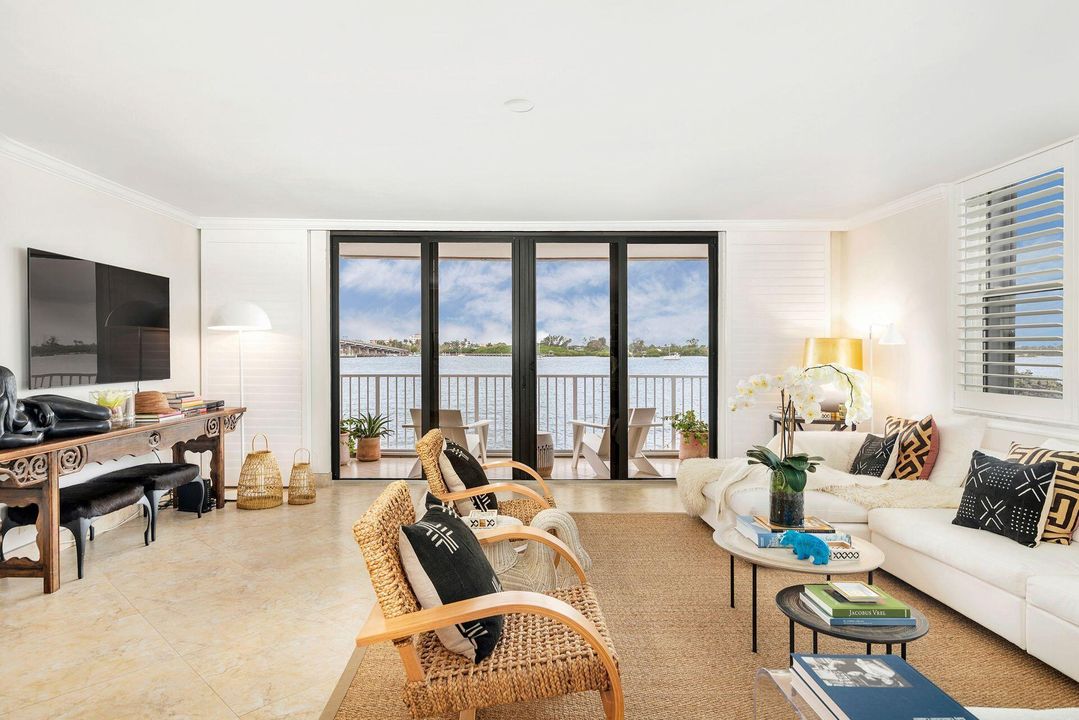 Active With Contract: $975,000 (3 beds, 2 baths, 1668 Square Feet)