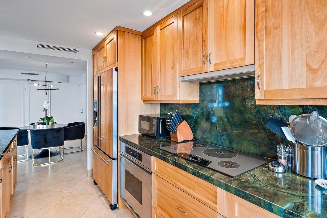 Active With Contract: $975,000 (3 beds, 2 baths, 1668 Square Feet)