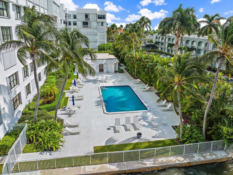 Active With Contract: $975,000 (3 beds, 2 baths, 1668 Square Feet)