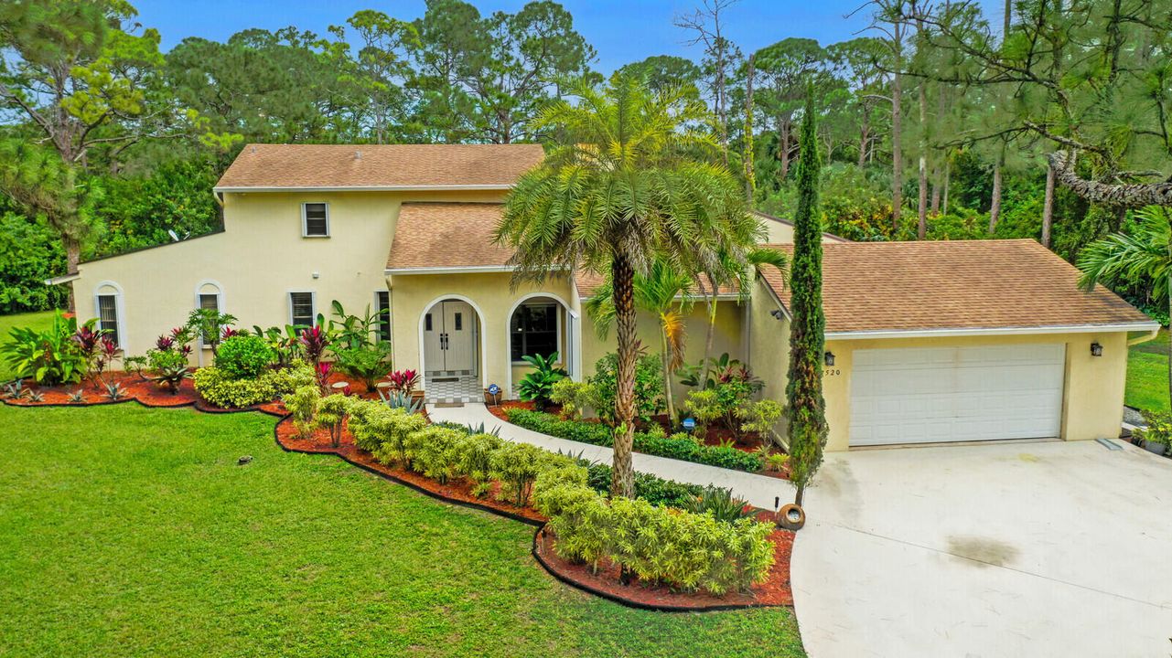 Activo con contrato: $800,000 (5 camas, 2 baños, 2734 Pies cuadrados)