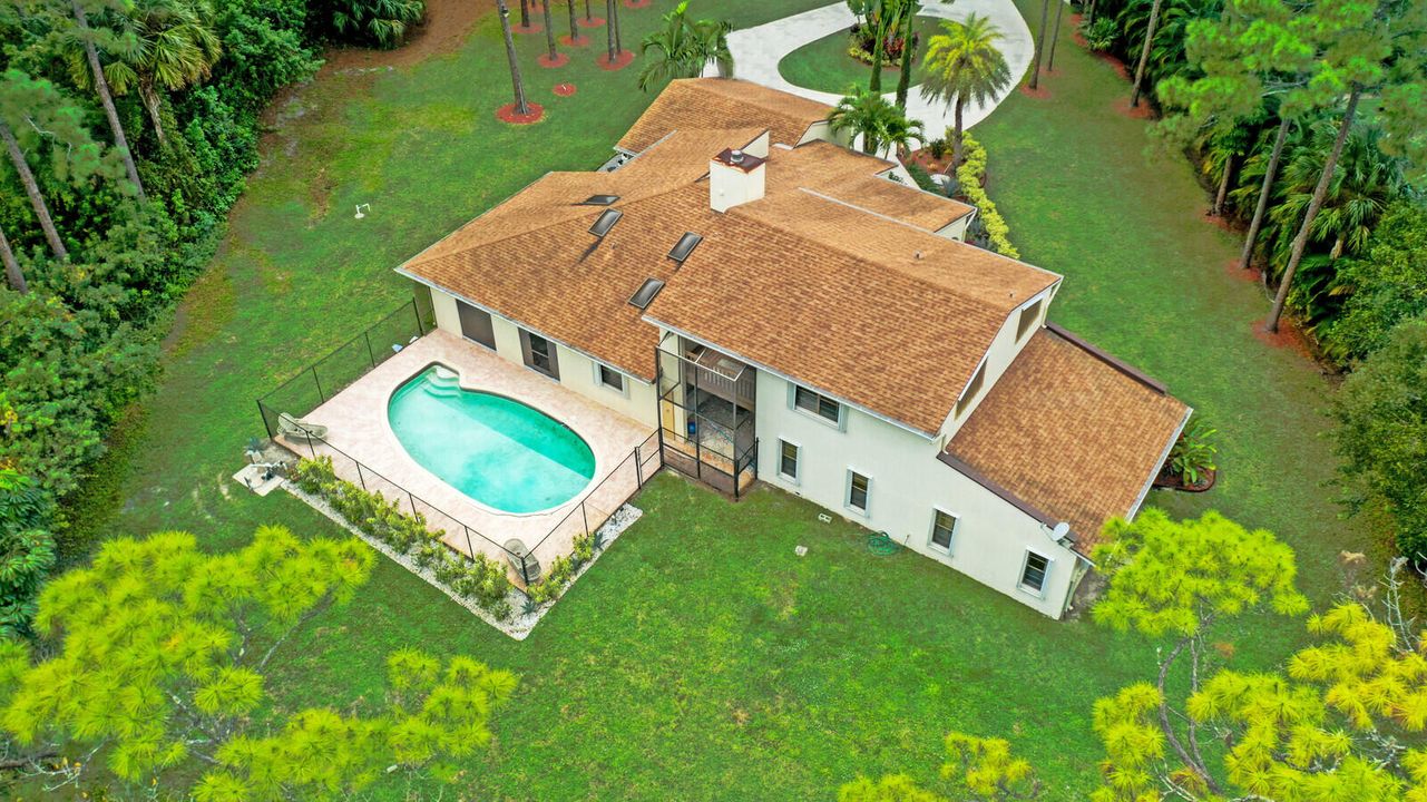 Activo con contrato: $800,000 (5 camas, 2 baños, 2734 Pies cuadrados)