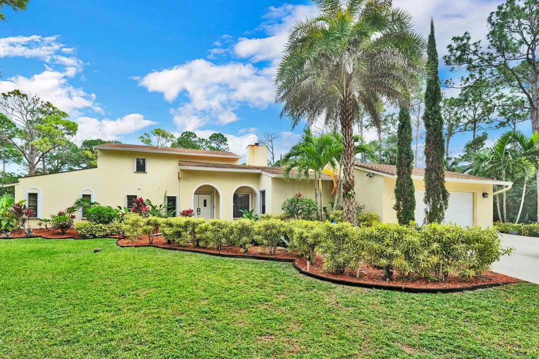 Activo con contrato: $800,000 (5 camas, 2 baños, 2734 Pies cuadrados)