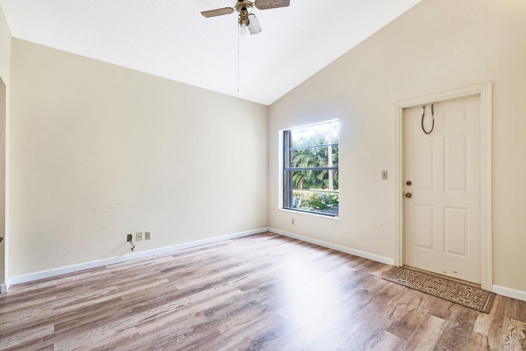 Activo con contrato: $800,000 (5 camas, 2 baños, 2734 Pies cuadrados)