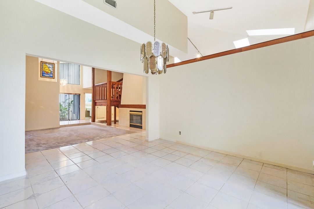 Activo con contrato: $800,000 (5 camas, 2 baños, 2734 Pies cuadrados)