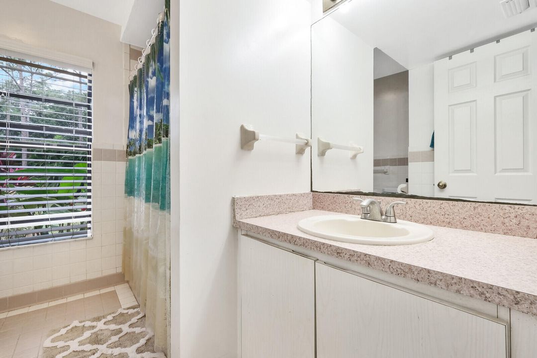 Activo con contrato: $800,000 (5 camas, 2 baños, 2734 Pies cuadrados)