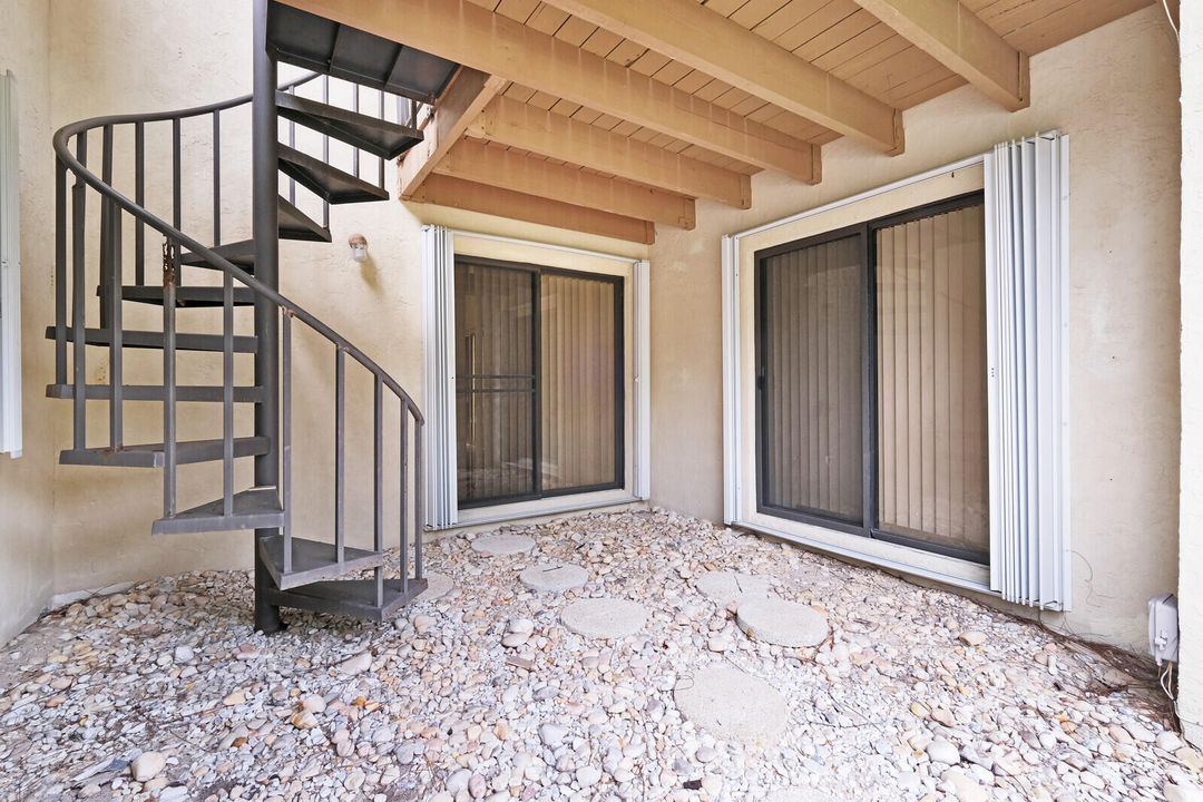 Activo con contrato: $800,000 (5 camas, 2 baños, 2734 Pies cuadrados)