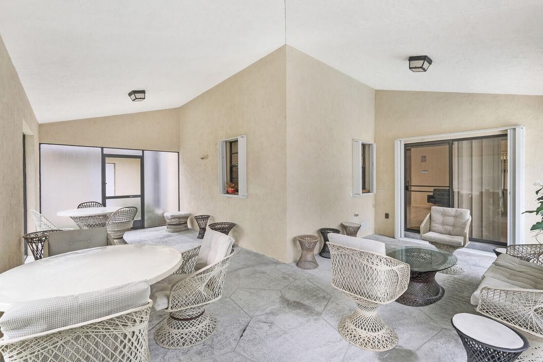 Activo con contrato: $800,000 (5 camas, 2 baños, 2734 Pies cuadrados)