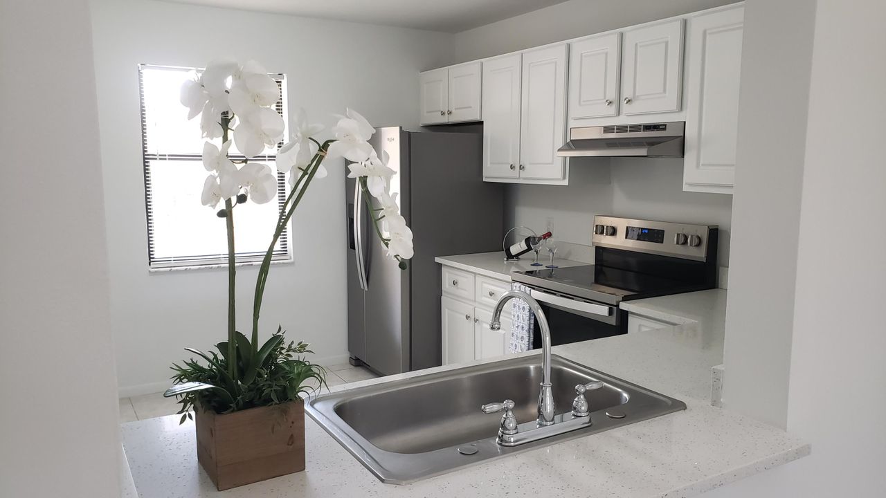 Recently Sold: $245,000 (2 beds, 2 baths, 1165 Square Feet)