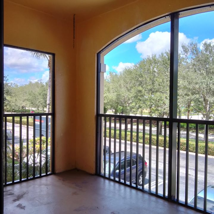 Recently Rented: $1,950 (1 beds, 1 baths, 819 Square Feet)