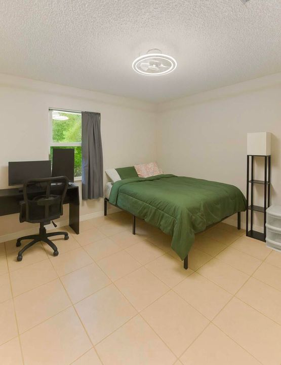 合同活跃: $269,000 (2 贝兹, 1 浴室, 900 平方英尺)