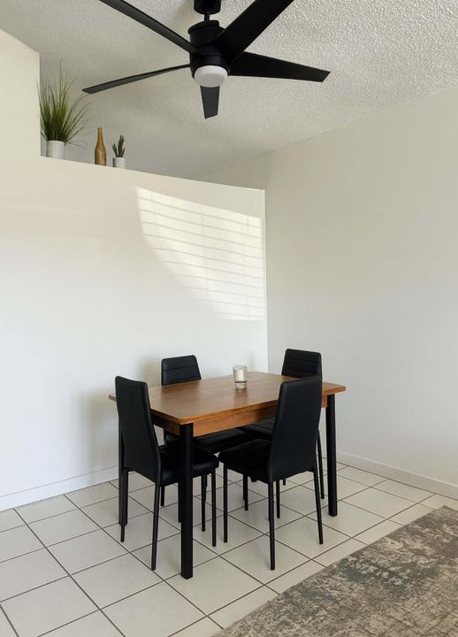 合同活跃: $269,000 (2 贝兹, 1 浴室, 900 平方英尺)