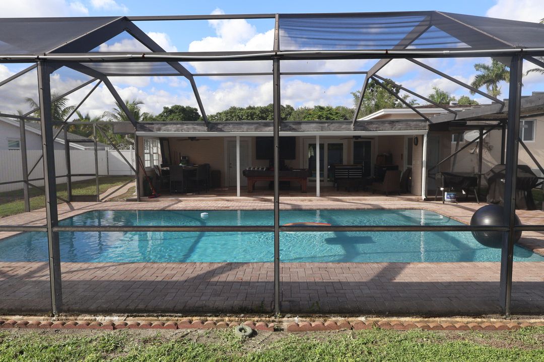 For Sale: $599,900 (4 beds, 2 baths, 1523 Square Feet)