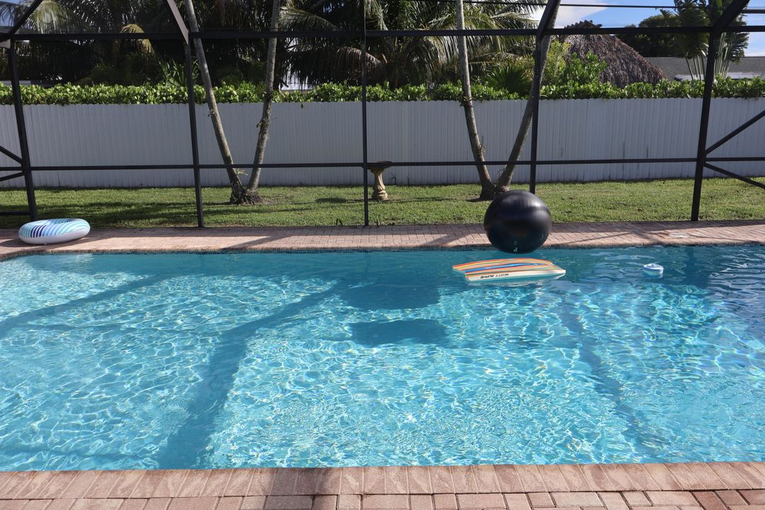 For Sale: $599,900 (4 beds, 2 baths, 1523 Square Feet)