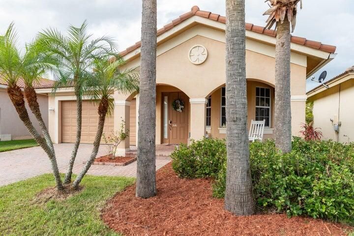 Recently Sold: $370,000 (4 beds, 2 baths, 2259 Square Feet)