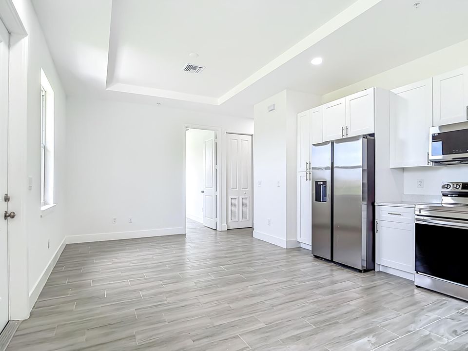 出租: $1,550 (3 贝兹, 2 浴室, 1047 平方英尺)