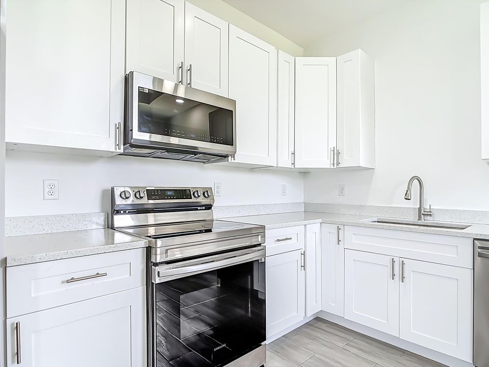 出租: $1,550 (3 贝兹, 2 浴室, 1047 平方英尺)