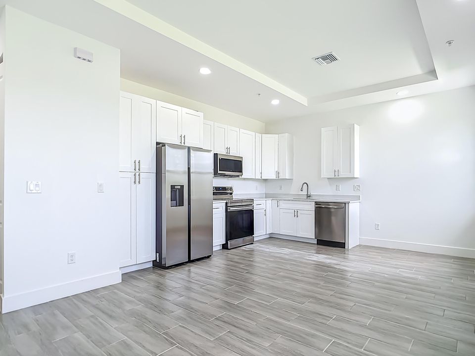 出租: $1,550 (3 贝兹, 2 浴室, 1047 平方英尺)