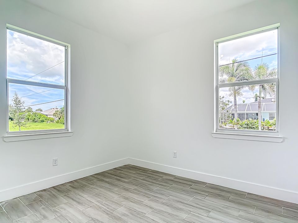 出租: $1,550 (3 贝兹, 2 浴室, 1047 平方英尺)