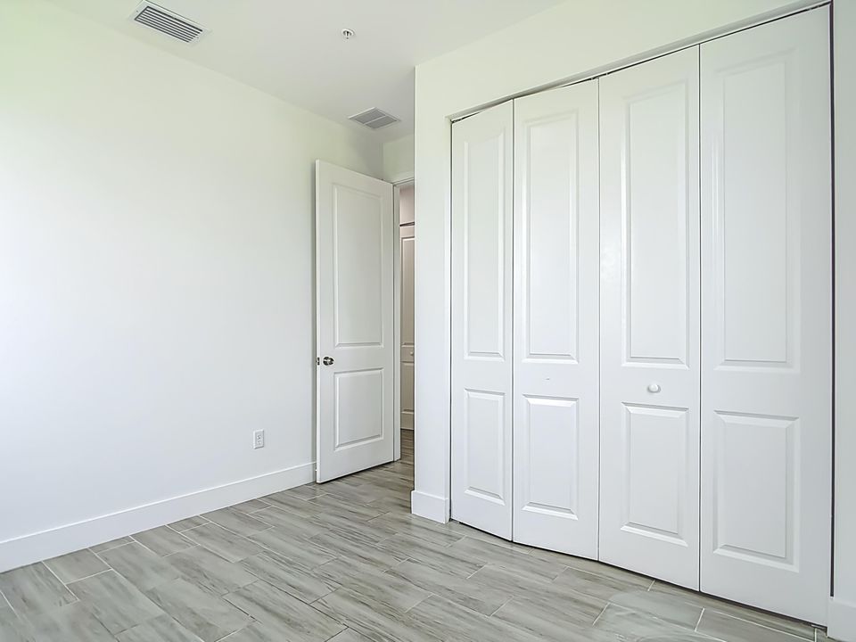 出租: $1,550 (3 贝兹, 2 浴室, 1047 平方英尺)