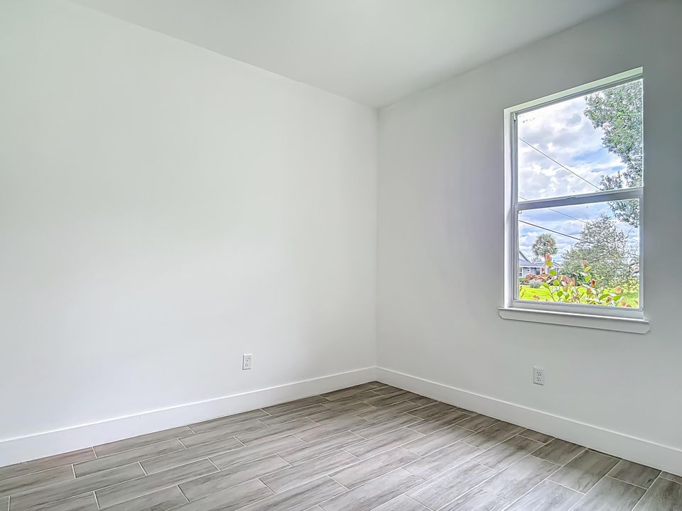 出租: $1,550 (3 贝兹, 2 浴室, 1047 平方英尺)