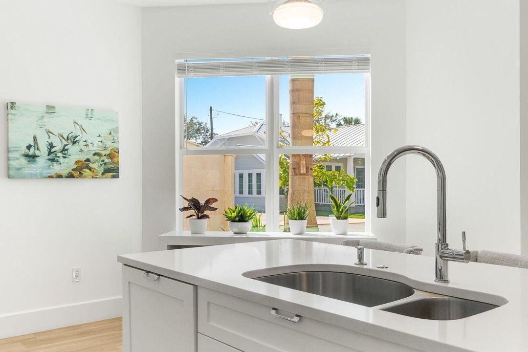 For Rent: $14,750 (3 beds, 3 baths, 2596 Square Feet)