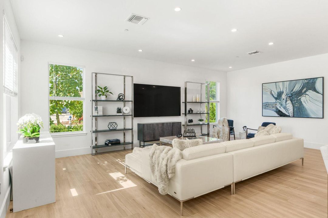 For Rent: $14,750 (3 beds, 3 baths, 2596 Square Feet)