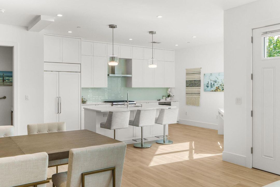 For Rent: $14,750 (3 beds, 3 baths, 2596 Square Feet)