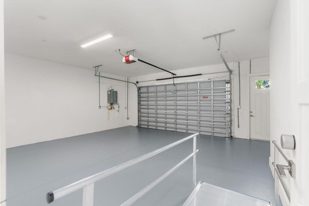 For Rent: $14,750 (3 beds, 3 baths, 2596 Square Feet)