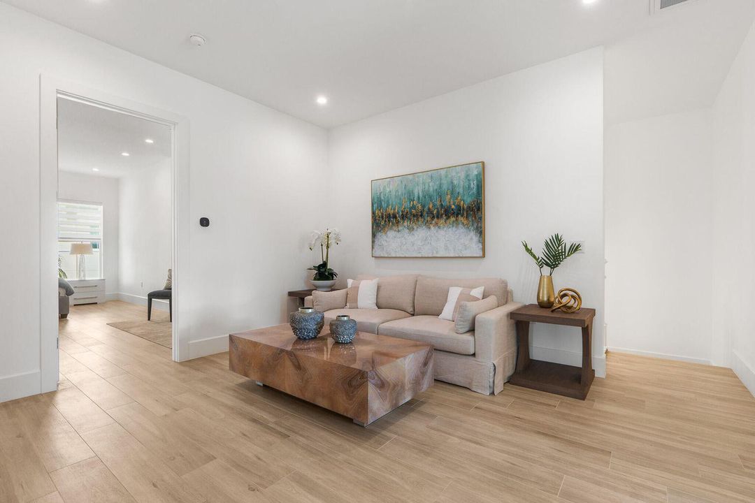 For Rent: $14,750 (3 beds, 3 baths, 2596 Square Feet)