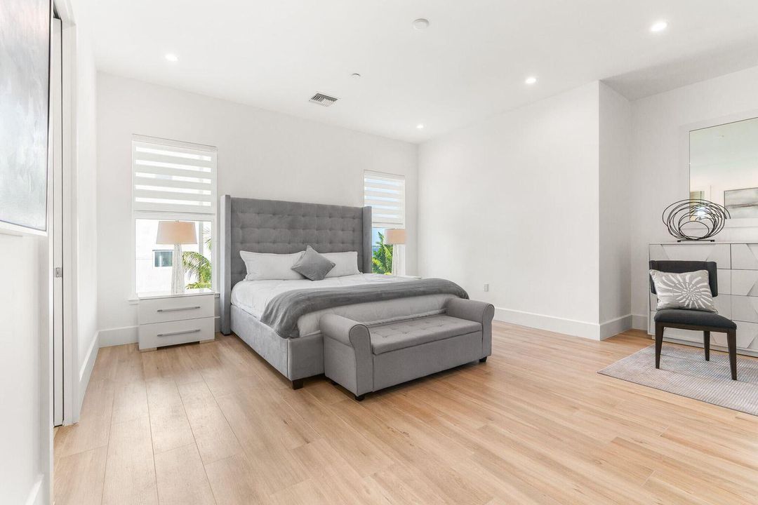 For Rent: $14,750 (3 beds, 3 baths, 2596 Square Feet)