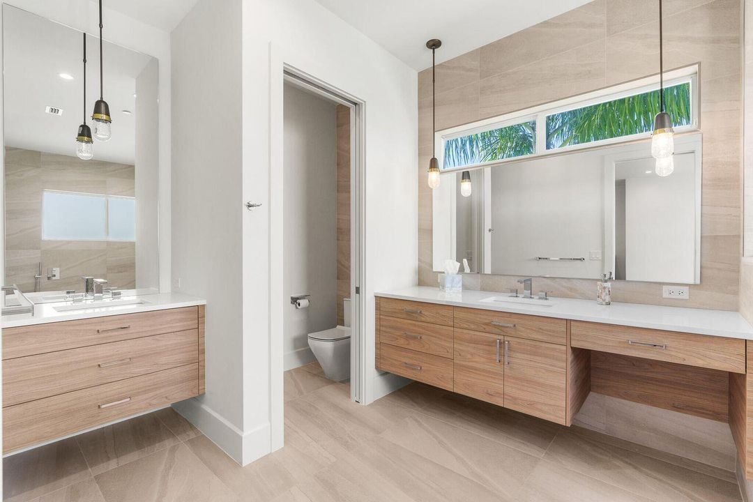 For Rent: $14,750 (3 beds, 3 baths, 2596 Square Feet)