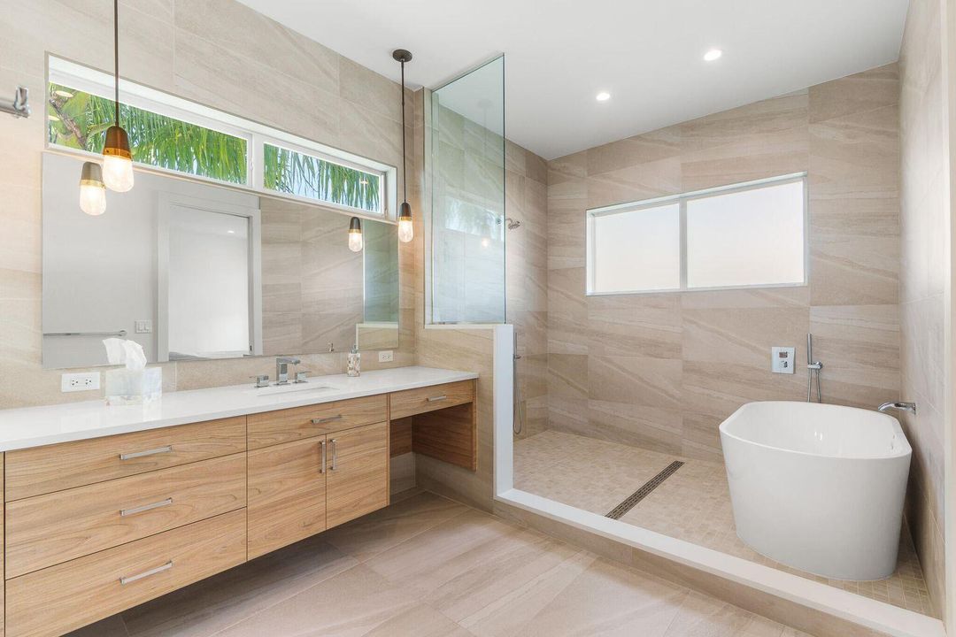 For Rent: $14,750 (3 beds, 3 baths, 2596 Square Feet)