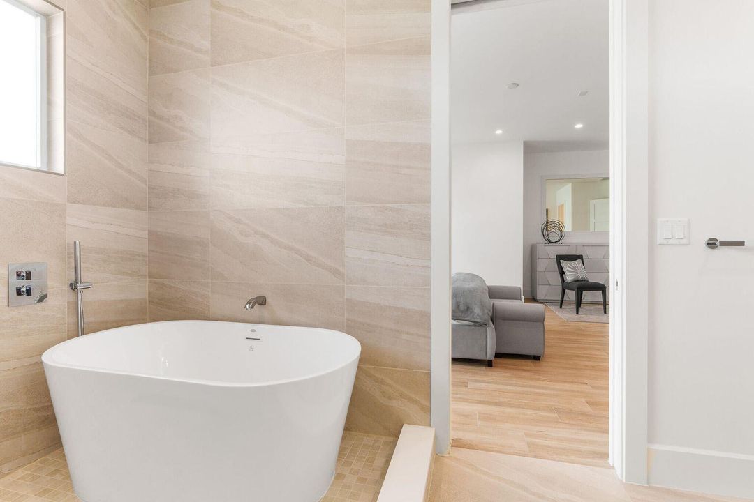 For Rent: $14,750 (3 beds, 3 baths, 2596 Square Feet)