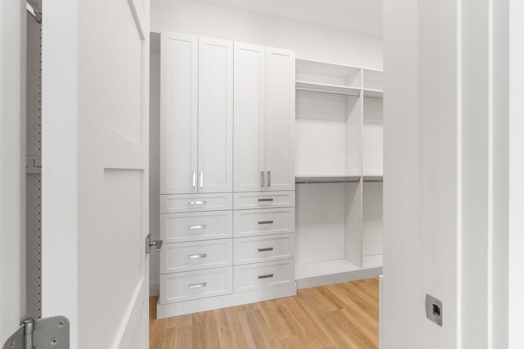 For Rent: $14,750 (3 beds, 3 baths, 2596 Square Feet)