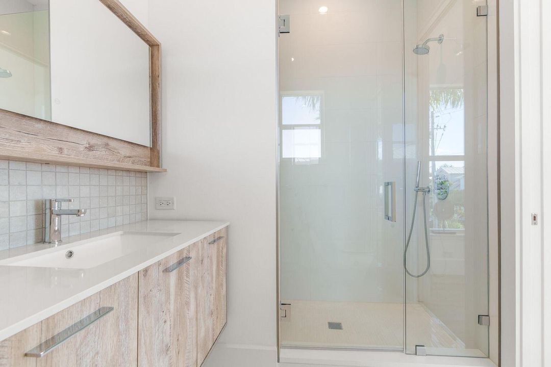 For Rent: $14,750 (3 beds, 3 baths, 2596 Square Feet)