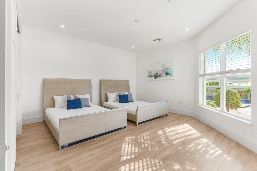 For Rent: $14,750 (3 beds, 3 baths, 2596 Square Feet)