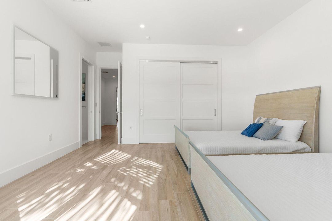 For Rent: $14,750 (3 beds, 3 baths, 2596 Square Feet)